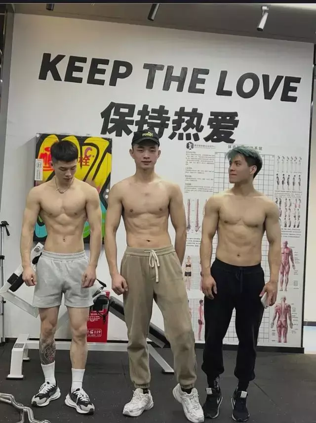 这枚爱健身的肌肉小伙私照有点野 这枚爱健身的肌肉小伙私照有点野