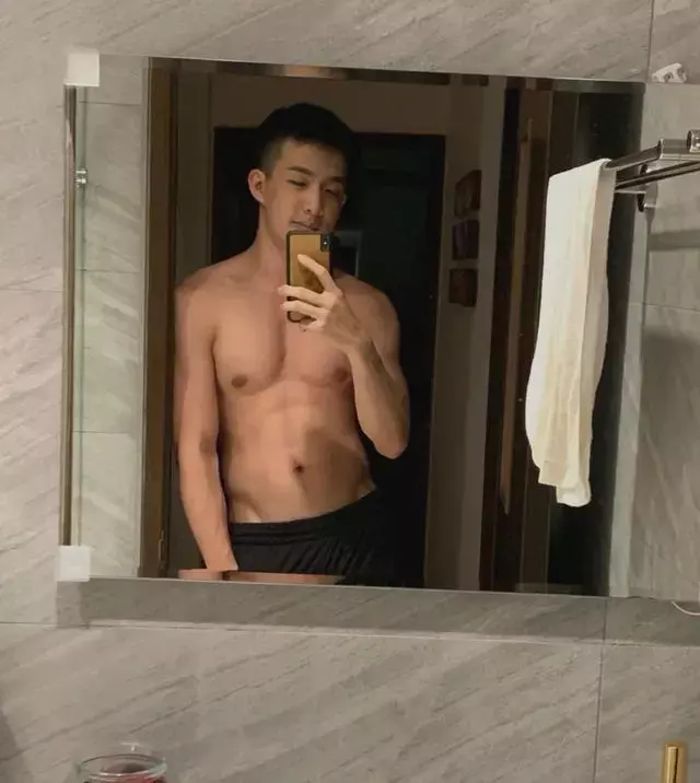 这枚台湾的肌肉小狼狗爱秀人鱼线 这枚台湾的肌肉小狼狗爱秀人鱼线