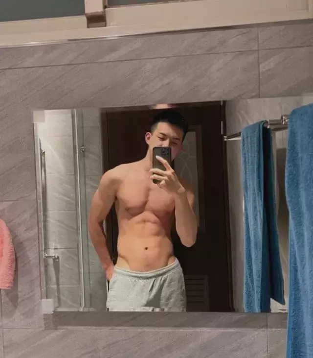 这枚台湾的肌肉小狼狗爱秀人鱼线 这枚台湾的肌肉小狼狗爱秀人鱼线