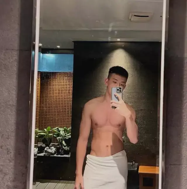 这枚台湾的肌肉小狼狗爱秀人鱼线 这枚台湾的肌肉小狼狗爱秀人鱼线