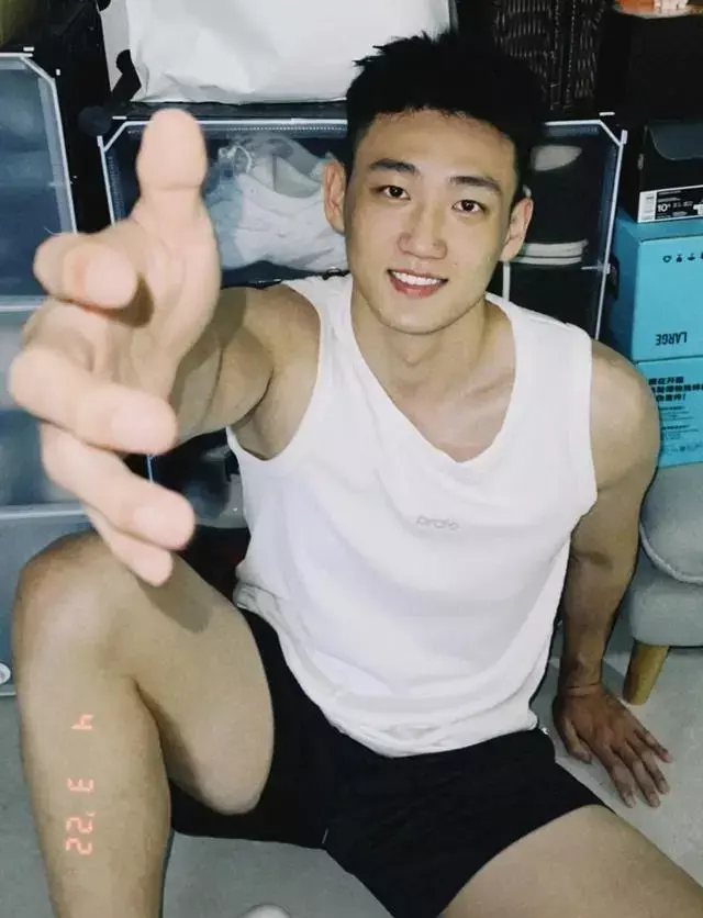 190的阳光少年,练出的一身腱子肉让他尽显男儿本色! 190的阳光少年,练出的一身腱子肉让他尽显男儿本色!