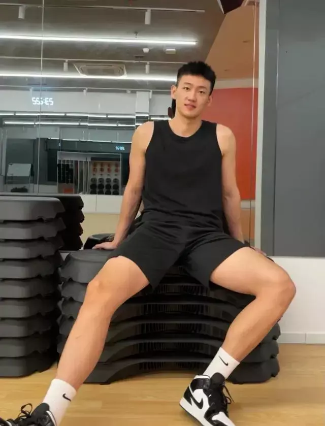190的阳光少年,练出的一身腱子肉让他尽显男儿本色! 190的阳光少年,练出的一身腱子肉让他尽显男儿本色!