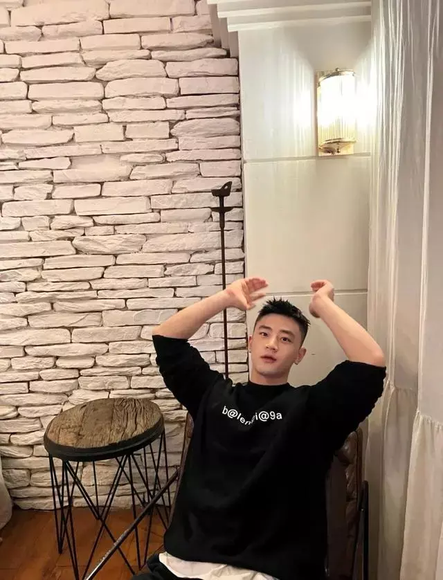人畜无害的小奶狗身材健壮迷人,让人心动! 人畜无害的小奶狗身材健壮迷人,让人心动!
