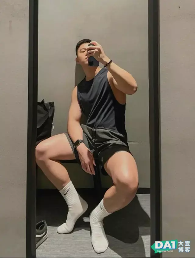 黑袜控、白袜控你喜欢的这枚肌肉“小狼狗他都有” 黑袜控、白袜控你喜欢的这枚肌肉“小狼狗他都有”