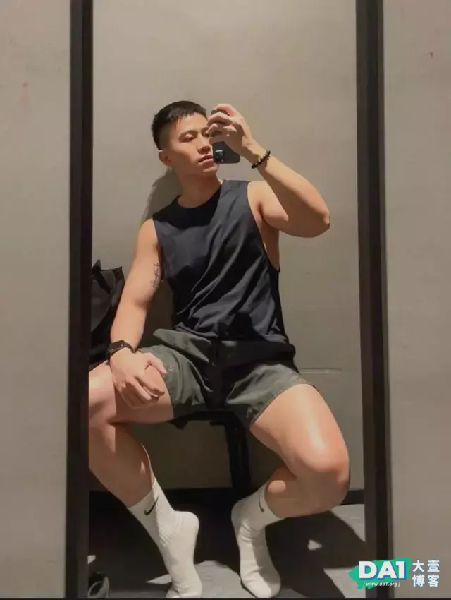 黑袜控、白袜控你喜欢的这枚肌肉“小狼狗他都有” 黑袜控、白袜控你喜欢的这枚肌肉“小狼狗他都有”