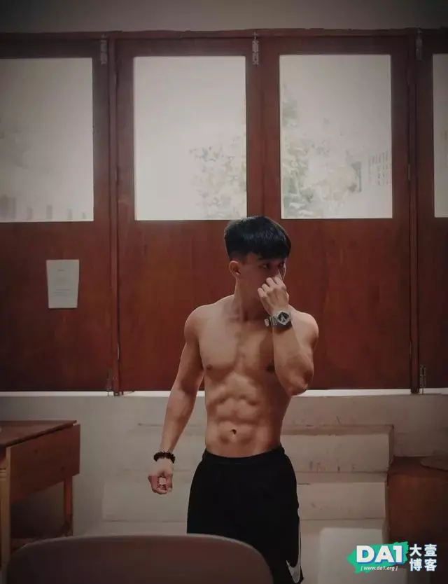 运动男孩上新,这枚肌肉“小狼狗”我太可了 运动男孩上新,这枚肌肉“小狼狗”我太可了