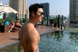 这枚身材健壮迷人,气质阳刚的肌肉帅哥很招人喜欢哦-大壹博客