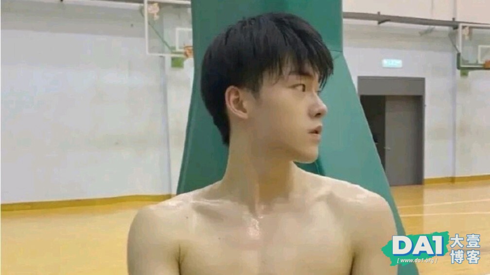 鲜嫩可口的肌肉小狼狗，腹肌很养眼哦-大壹博客