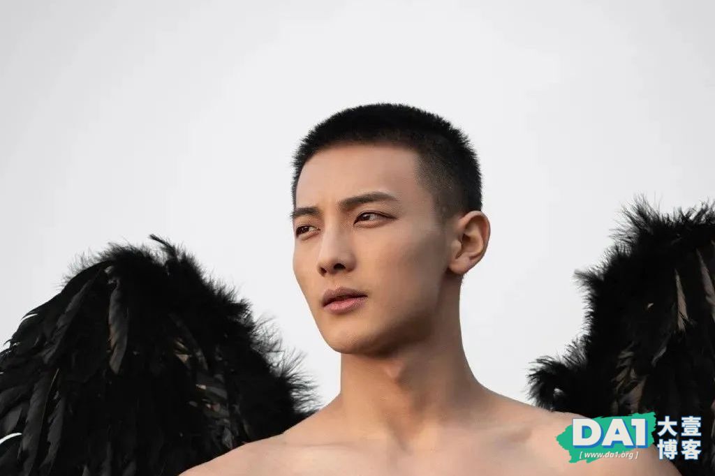 寸头肌肉小狼狗火了，网友：就是馋他的身子！-大壹博客
