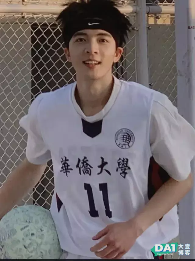 球场上的篮球少年,阳光帅气的很养眼哦 球场上的篮球少年,阳光帅气的很养眼哦