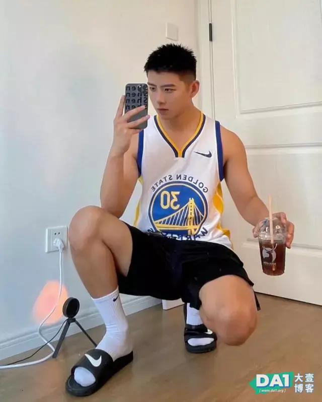 爱自拍的白袜运动男孩 爱自拍的白袜运动男孩