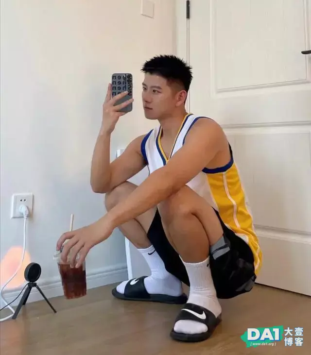 爱自拍的白袜运动男孩 爱自拍的白袜运动男孩