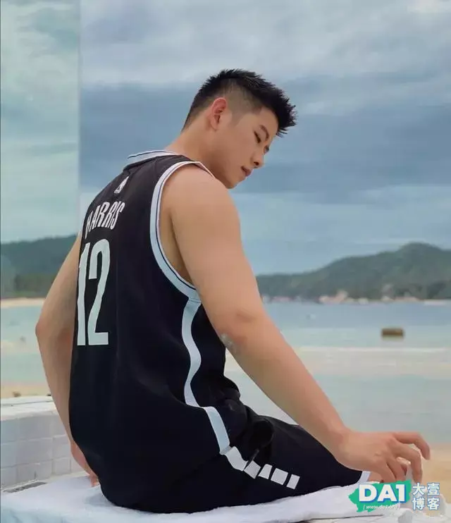爱自拍的白袜运动男孩 爱自拍的白袜运动男孩