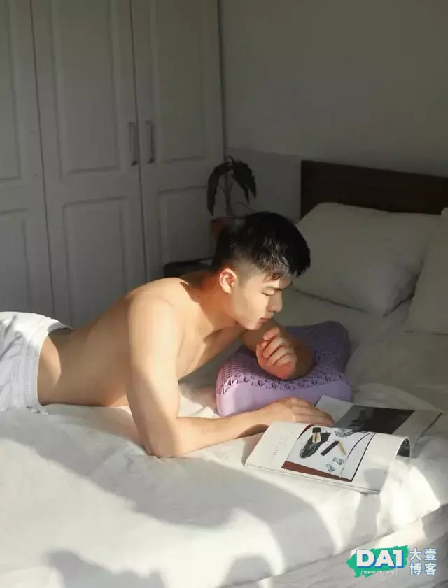 爱健身的肌肉直男,身材很不错哦 爱健身的肌肉直男,身材很不错哦
