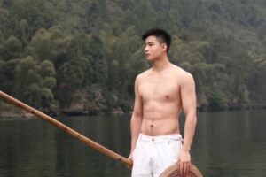 喜欢秀身材和旅游的肌肉小狼狗,你爱了吗?-大壹博客