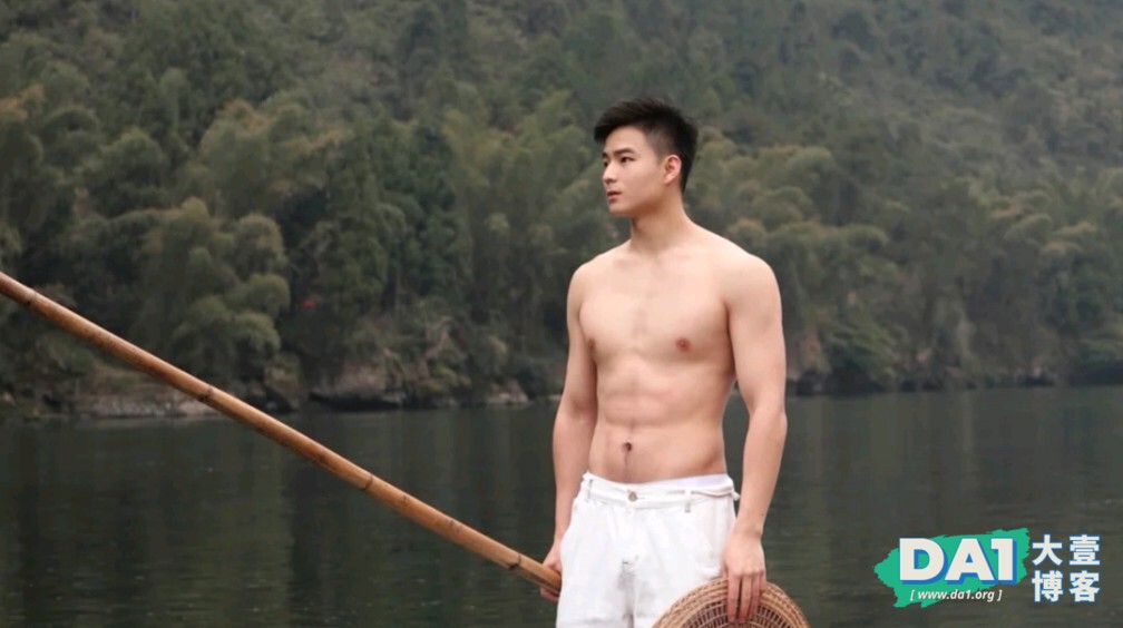 喜欢秀身材和旅游的肌肉小狼狗，你爱了吗？-大壹博客