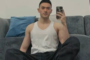 白袜肌肉帅哥,身材很有料哦-大壹博客