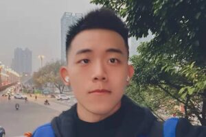 这枚爱抿嘴卖萌的肌肉小哥有点帅哦-大壹博客