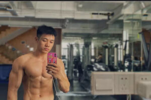 这枚拥有小麦色肌肤的肌肉型男有点上头哦-大壹博客