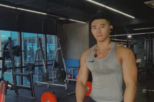气质斯文的肌肉帅哥,这身材有点上头哦-大壹博客
