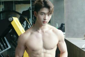 抓拍白净肌肉“小奶狗”,这身材太养眼了-大壹博客