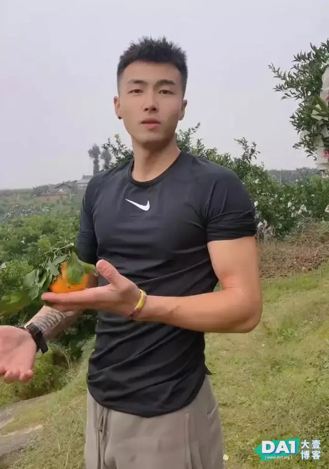这枚家里有果园的肌肉型男,你爱了吗? 这枚家里有果园的肌肉型男,你爱了吗?