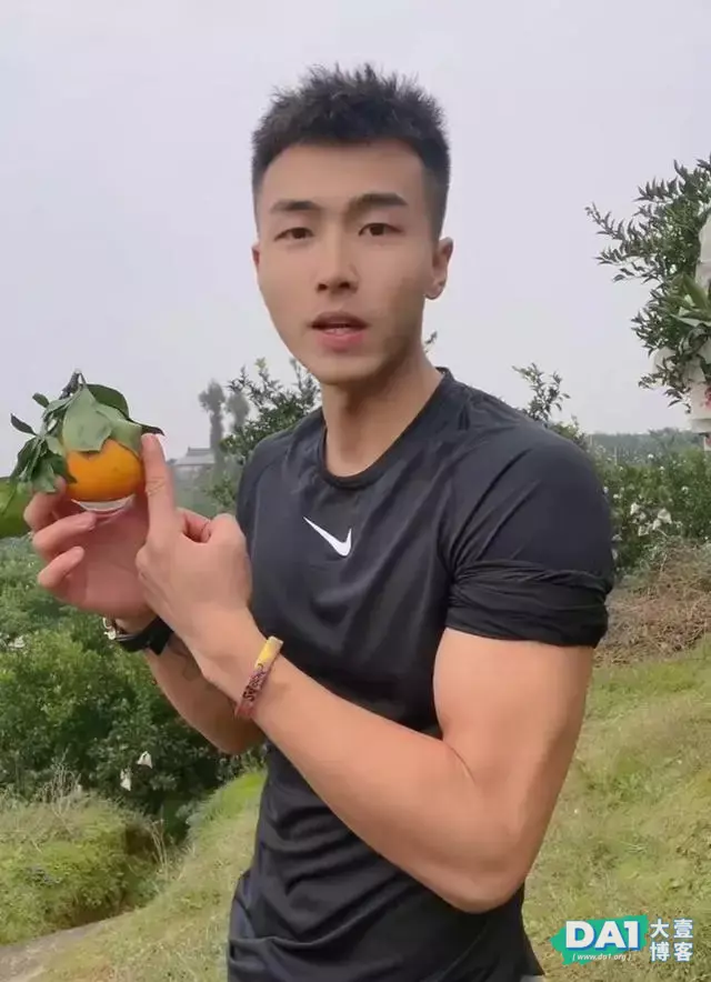 这枚家里有果园的肌肉型男,你爱了吗? 这枚家里有果园的肌肉型男,你爱了吗?