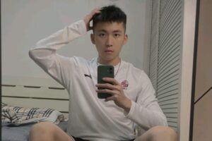 白袜体育生对镜玩自拍,这颜值你可以吗?-大壹博客