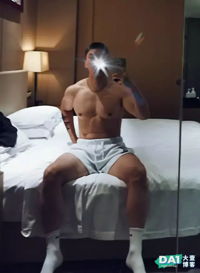 这枚阳刚之气十足的足球运动员很上头哦 这枚阳刚之气十足的足球运动员很上头哦