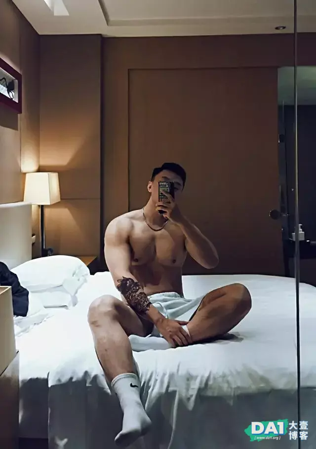 这枚阳刚之气十足的足球运动员很上头哦 这枚阳刚之气十足的足球运动员很上头哦