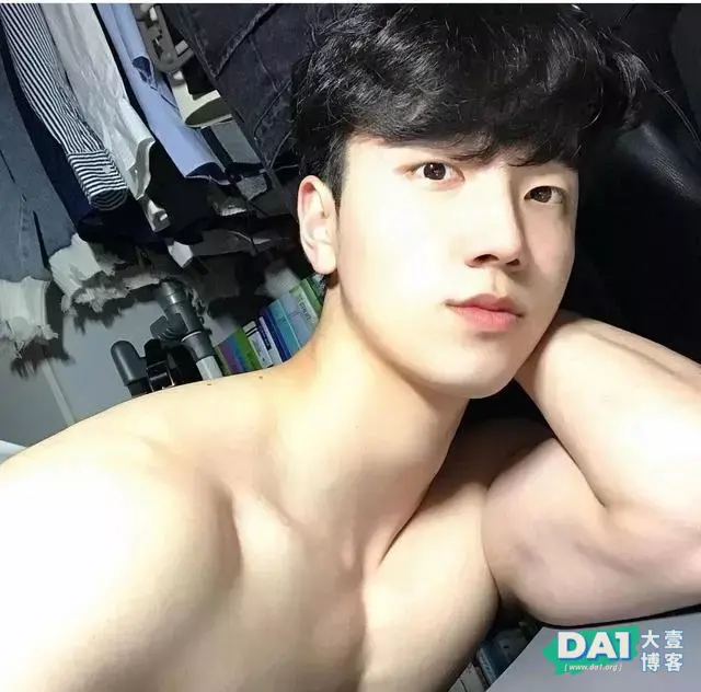 这枚童颜肌肉帅哥的身材也太上头了吧 这枚童颜肌肉帅哥的身材也太上头了吧