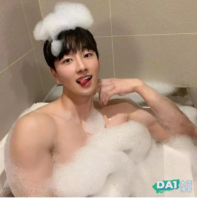 这枚童颜肌肉帅哥的身材也太上头了吧 这枚童颜肌肉帅哥的身材也太上头了吧