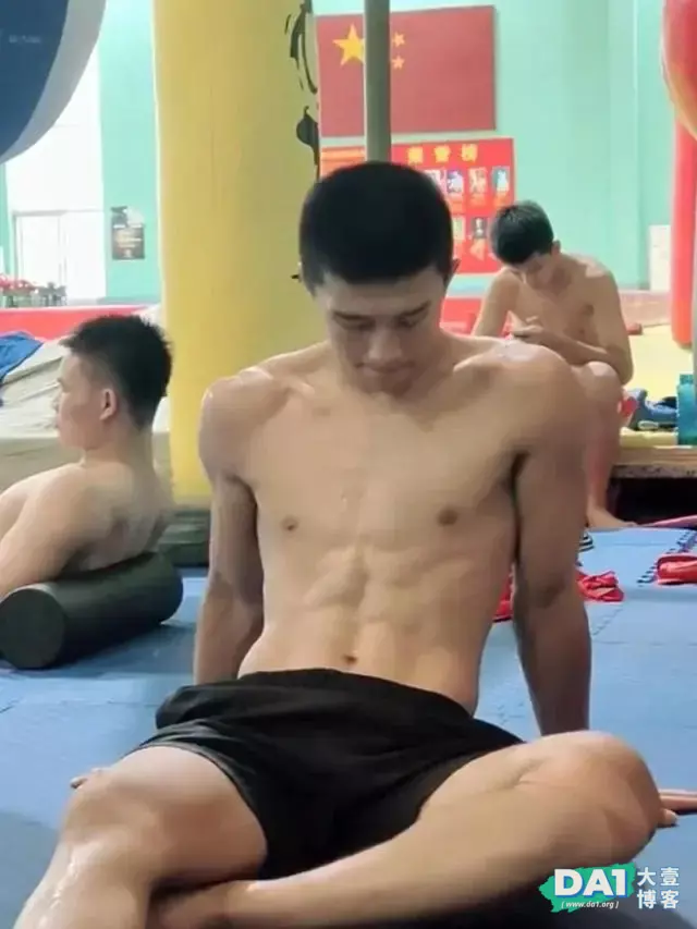8枚肌肉帅哥袭来,有没有你心仪的类型? 8枚肌肉帅哥袭来,有没有你心仪的类型?