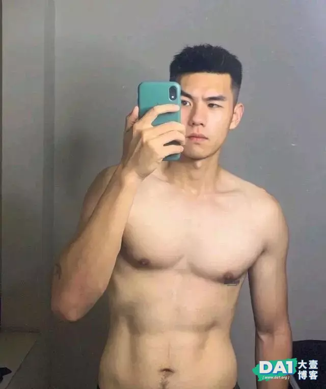 成都超帅薄肌小哥,鲜嫩清爽的男生谁不爱? 成都超帅薄肌小哥,鲜嫩清爽的男生谁不爱?