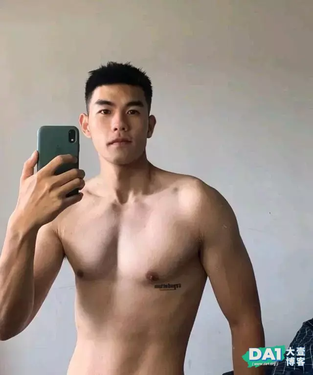 成都超帅薄肌小哥,鲜嫩清爽的男生谁不爱? 成都超帅薄肌小哥,鲜嫩清爽的男生谁不爱?