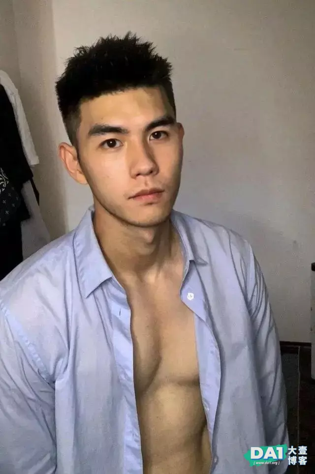 成都超帅薄肌小哥,鲜嫩清爽的男生谁不爱? 成都超帅薄肌小哥,鲜嫩清爽的男生谁不爱?
