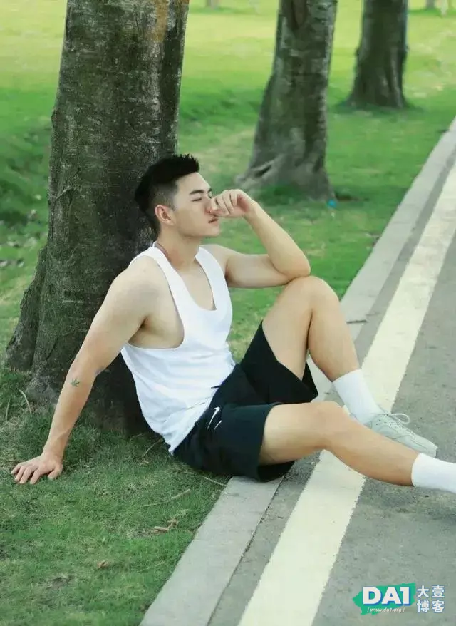 成都超帅薄肌小哥,鲜嫩清爽的男生谁不爱? 成都超帅薄肌小哥,鲜嫩清爽的男生谁不爱?