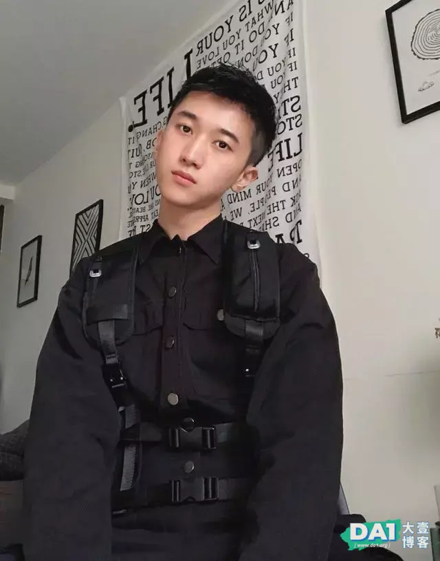 鲜肉奶狗小帅哥改走“纯欲风”很养眼哦 鲜肉奶狗小帅哥改走“纯欲风”很养眼哦