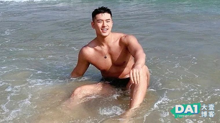 这枚海边大秀好身材的肌肉“熟男”，我太可以了-大壹博客