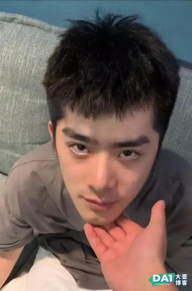 这枚爱做家务的鲜肉帅哥有点可爱哦 这枚爱做家务的鲜肉帅哥有点可爱哦