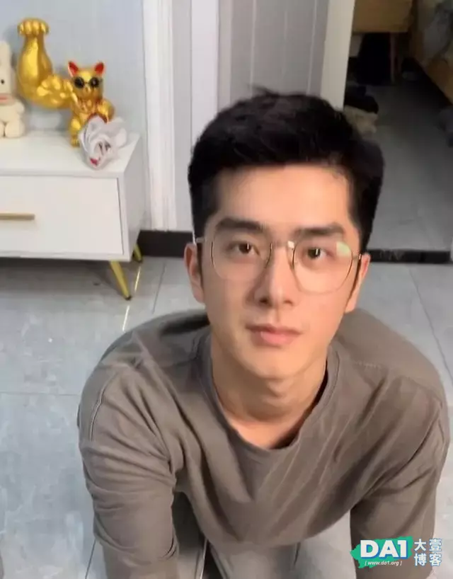 这枚爱做家务的鲜肉帅哥有点可爱哦 这枚爱做家务的鲜肉帅哥有点可爱哦