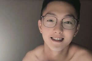 胸毛旺盛的斯文帅哥，很上头哦-大壹博客