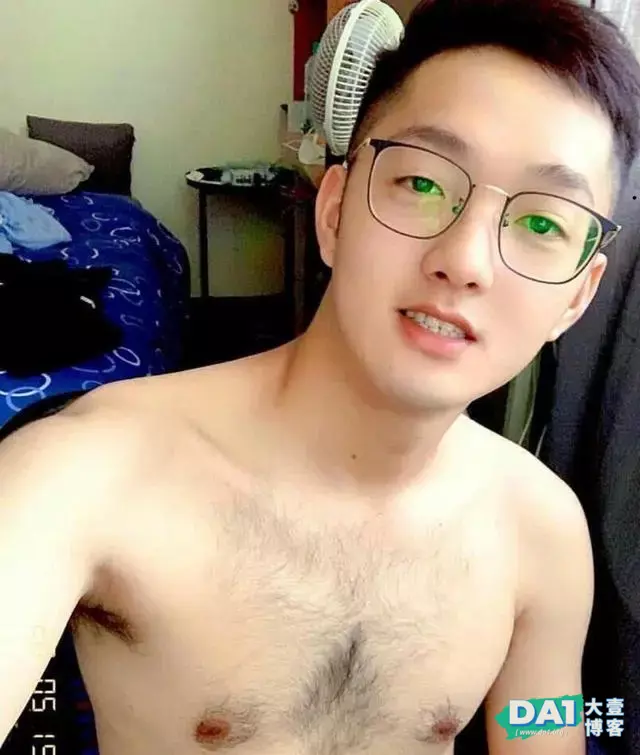胸毛旺盛的斯文帅哥,很上头哦 胸毛旺盛的斯文帅哥,很上头哦