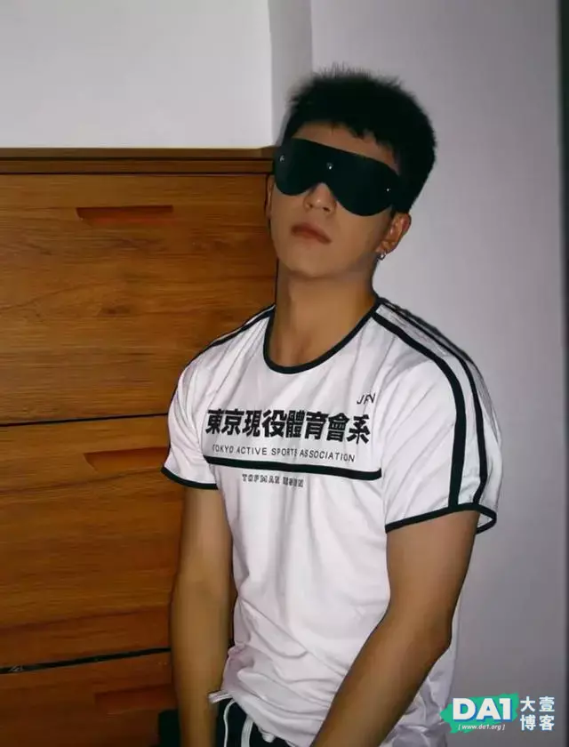 阳光大男孩变身“禁欲系”白袜小奶狗 阳光大男孩变身“禁欲系”白袜小奶狗