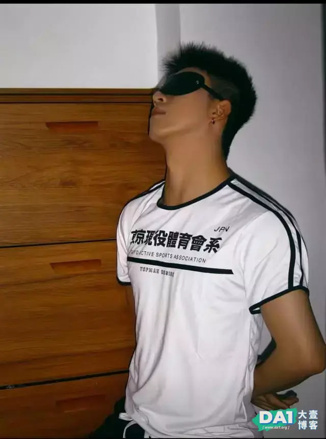 阳光大男孩变身“禁欲系”白袜小奶狗 阳光大男孩变身“禁欲系”白袜小奶狗