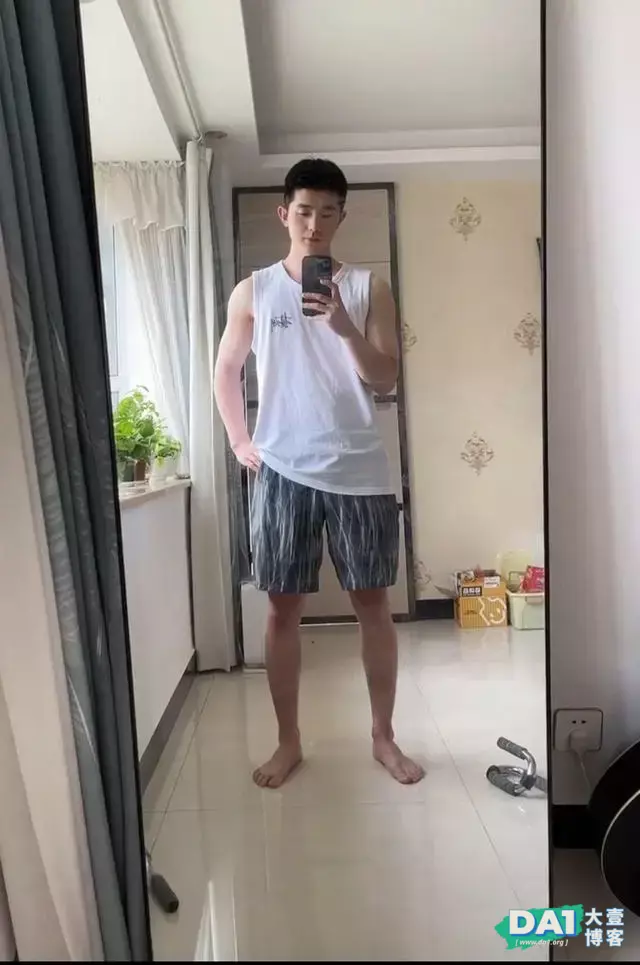 这枚喜欢宠物阳光帅气的大男孩,有点上头哦 这枚喜欢宠物阳光帅气的大男孩,有点上头哦