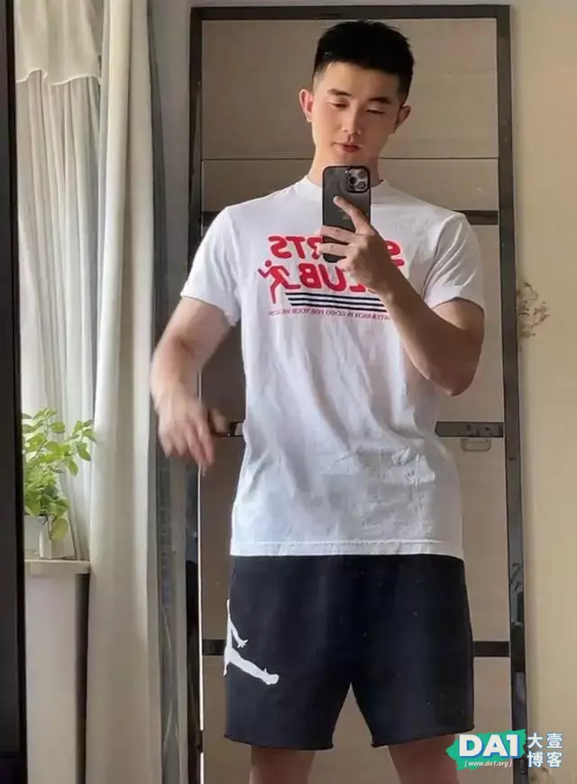 这枚喜欢宠物阳光帅气的大男孩,有点上头哦 这枚喜欢宠物阳光帅气的大男孩,有点上头哦