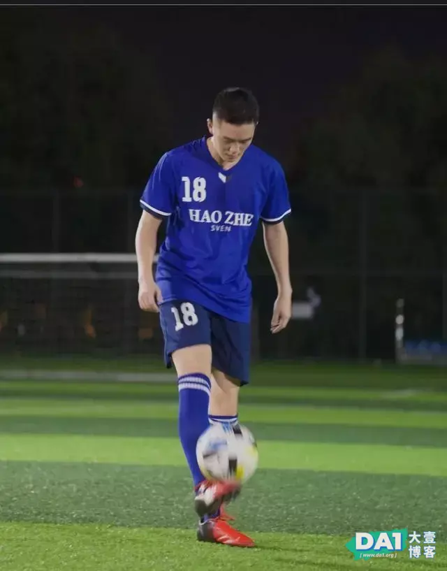 笑容阳光的足球小将,看起来很阳光哦 笑容阳光的足球小将,看起来很阳光哦