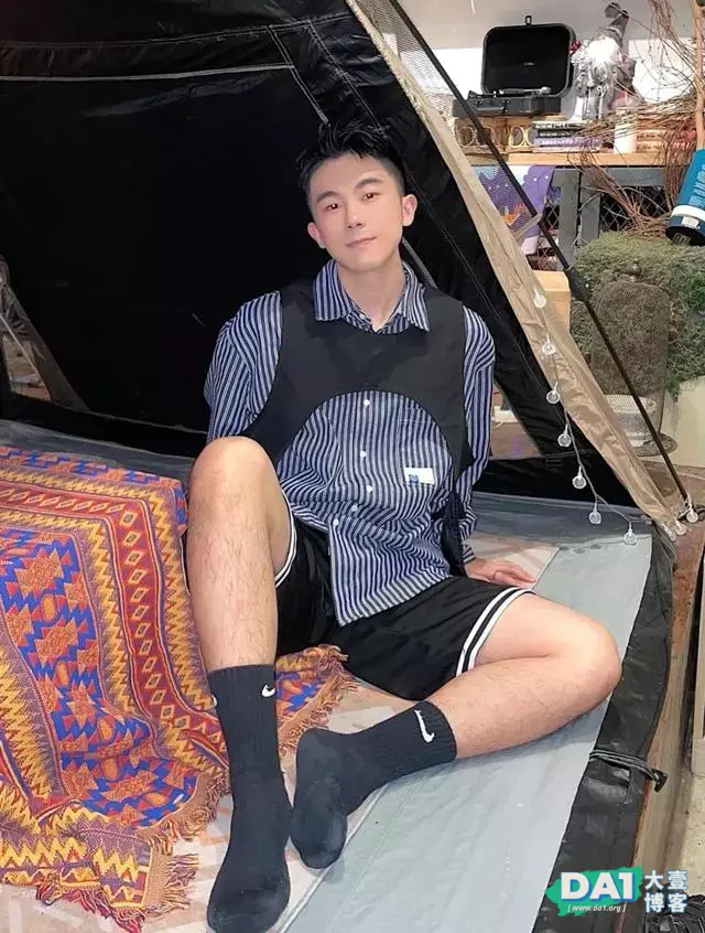 这枚爱玩“水枪”的可爱大男孩有点上头哦 这枚爱玩“水枪”的可爱大男孩有点上头哦