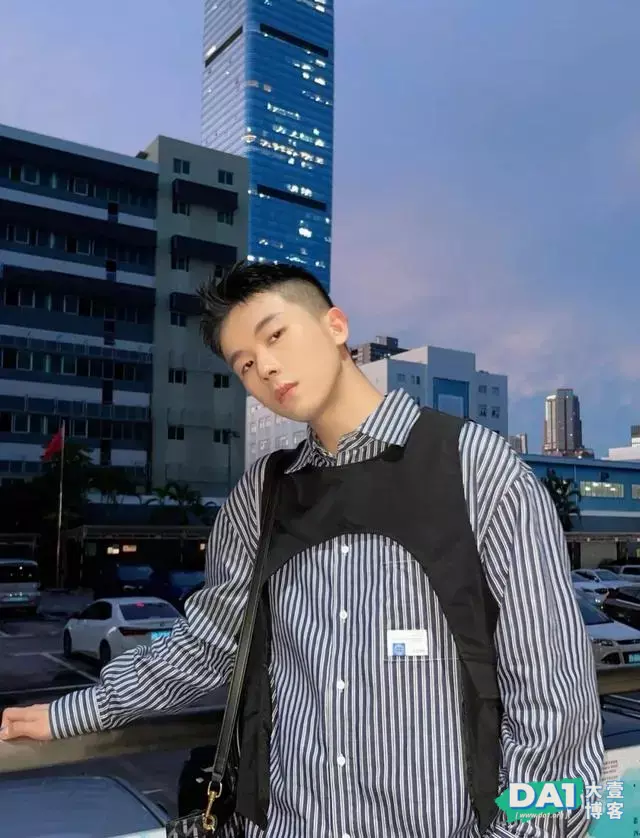 这枚爱玩“水枪”的可爱大男孩有点上头哦 这枚爱玩“水枪”的可爱大男孩有点上头哦